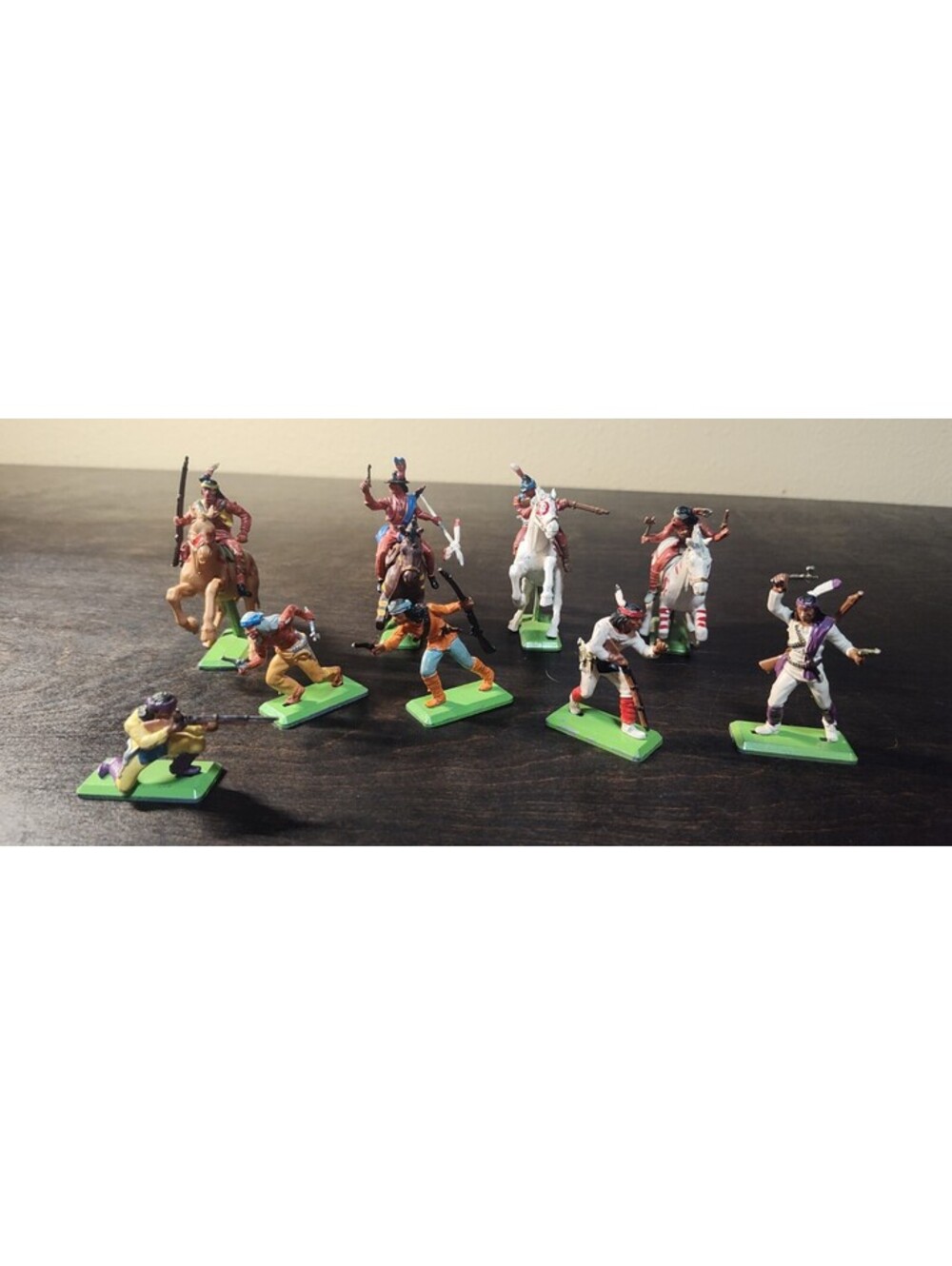 Britains Deetail #7549 #7550 Apache Indians 9 Figures 4 Mounted 5 Foot Vintage